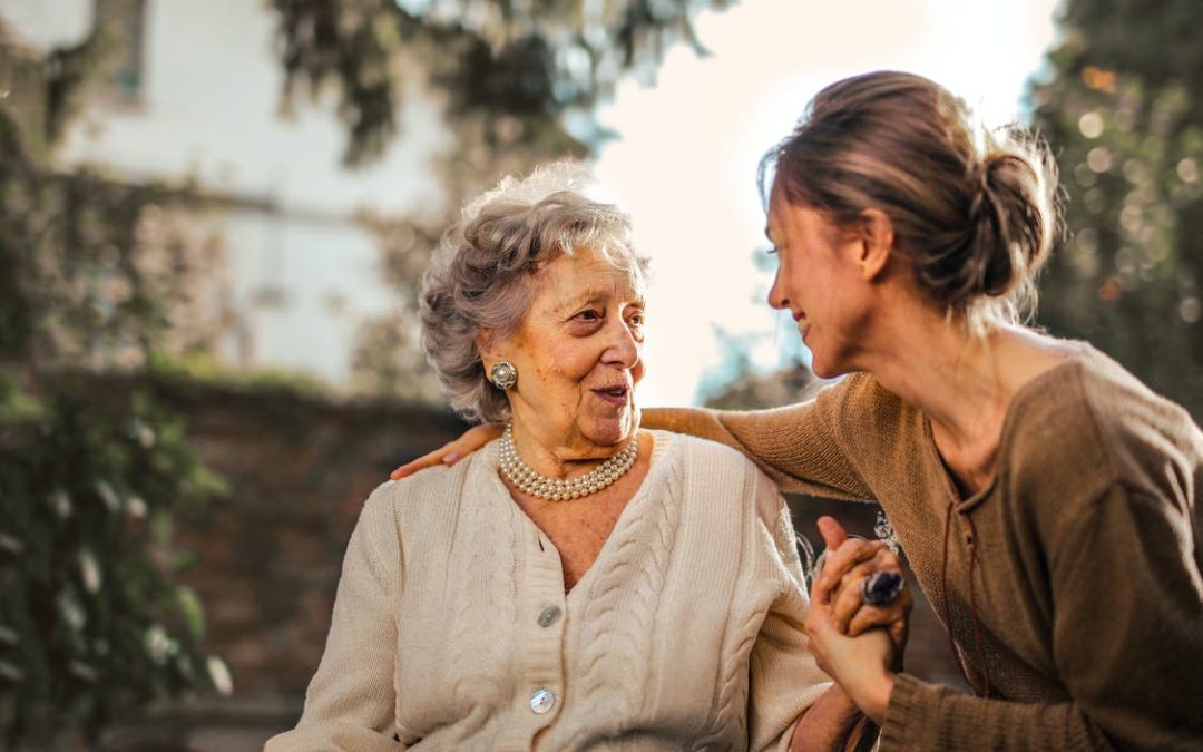 Como lidar com pais idosos? Saiba como ter uma relação equilibrada e saudável com eles